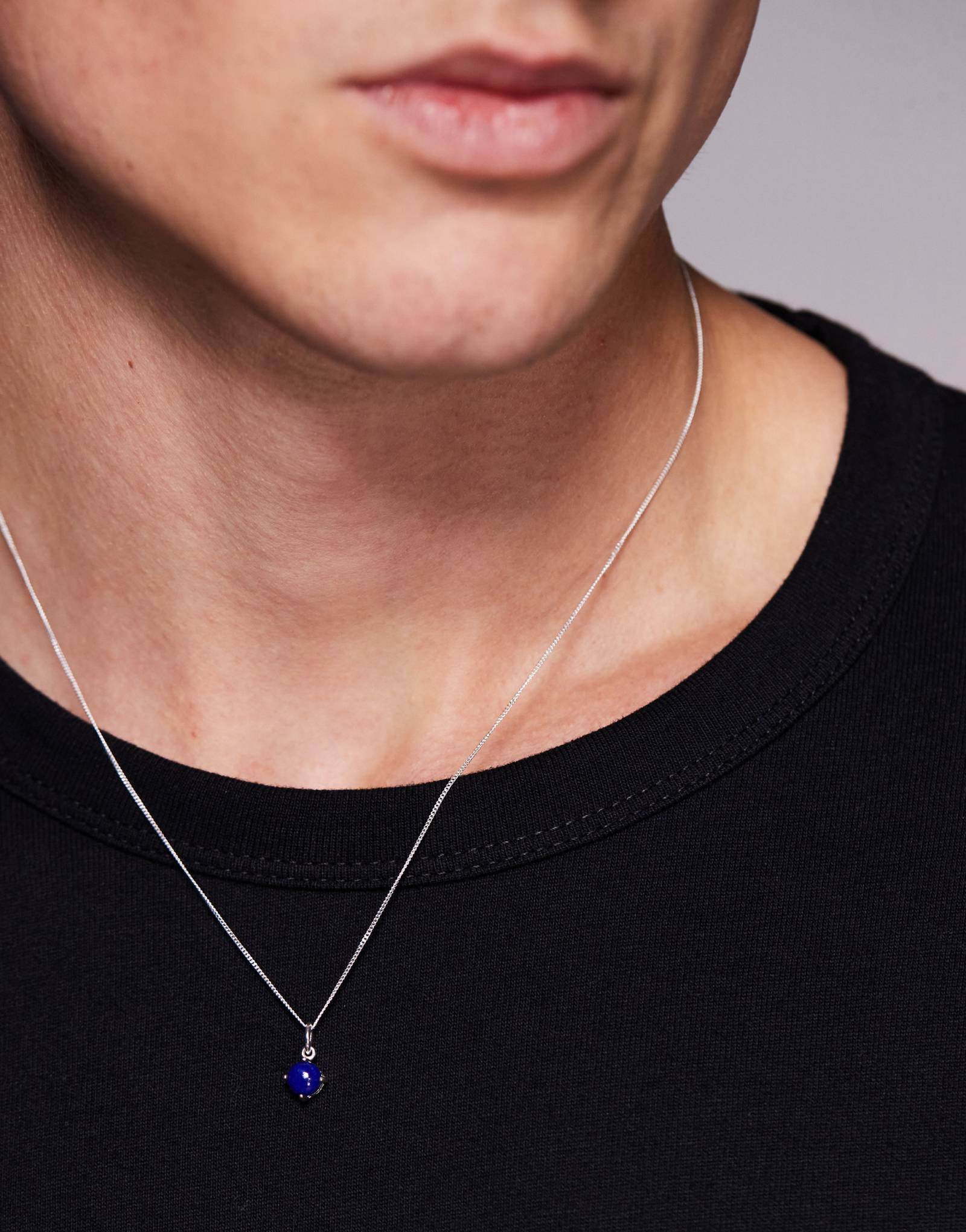 ДИЗАЙНЕРСКОЕ ожерелье из стерлингового серебра с полудрагоценным лазуритом ASOS DESIGN, выполненное из серебра  