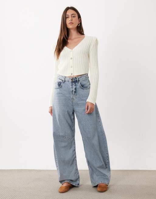 ASOS DESIGN stickad kofta med markerad midja och guldfärgade knappar i ecru, 2 av 4