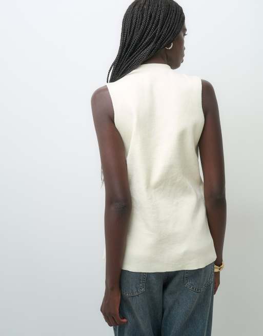 ASOS DESIGN stickad kompakt väst med guldfärgade detaljer set i cream, 4 av 4