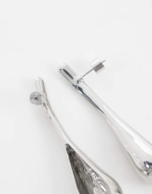 ASOS DESIGN stiftörhängen med skulptural hängberlock i silverton, 3 av 4