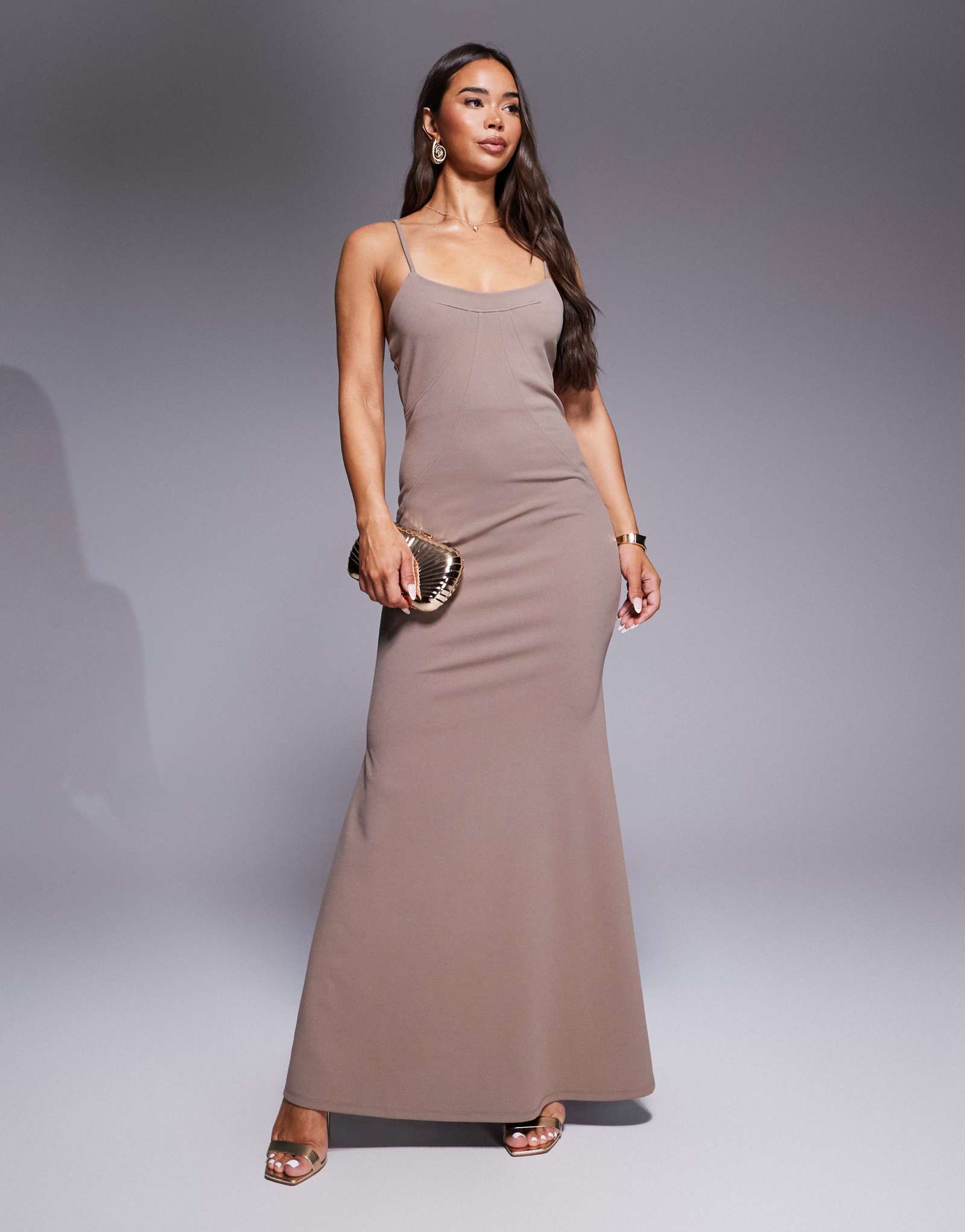 ДИЗАЙНЕРСКОЕ платье макси на бретелях ASOS коричневого цвета с отделкой в виде стежка