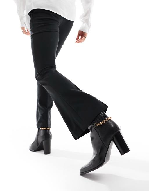 ASOS DESIGN - Stivaletti Chelsea con tacco in pelle sintetica nera con dettagli con catena