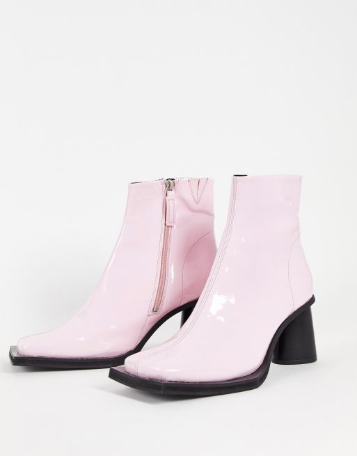 ASOS DESIGN - Stivaletti Chelsea con tacco in pelle sintetica rosa verniciata con suola a contrasto