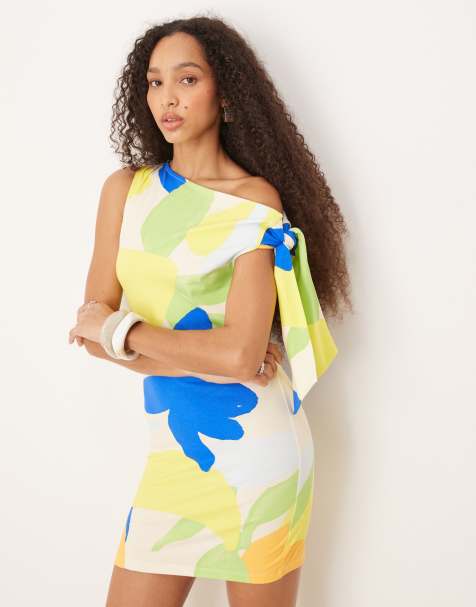 ASOS DESIGN – Storblommig, enaxlad miniklänning med knytdetalj - view 1