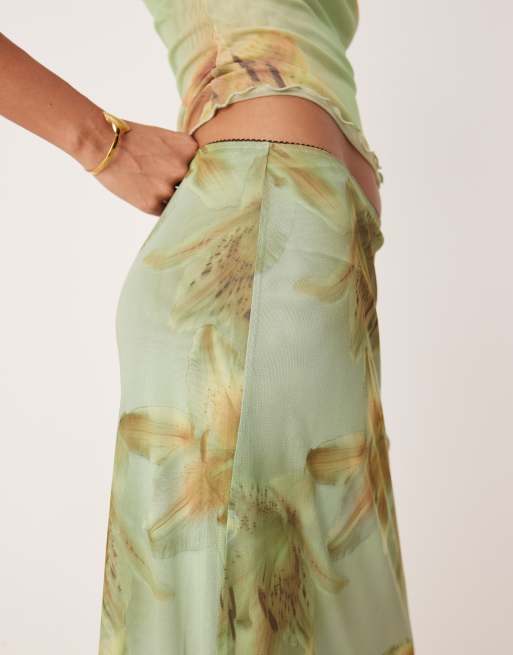 ASOS DESIGN – Storblommig midikjol i mesh, 3 av 5