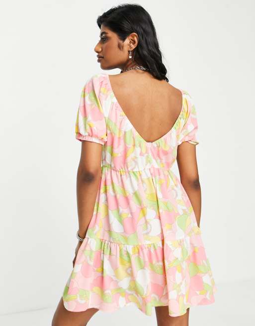 ASOS DESIGN – Storblommig panelsydd miniklänning med elastisk ringning, 2 av 4
