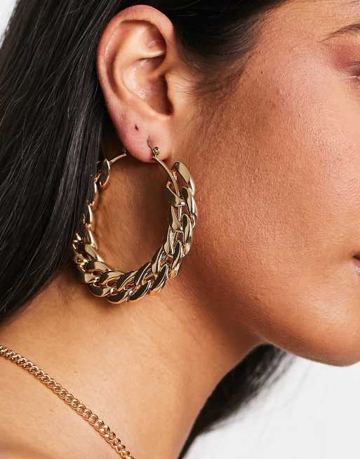 ASOS DESIGN - Store 40 mm hoop-øreringe i guldfarve med kædedesign
