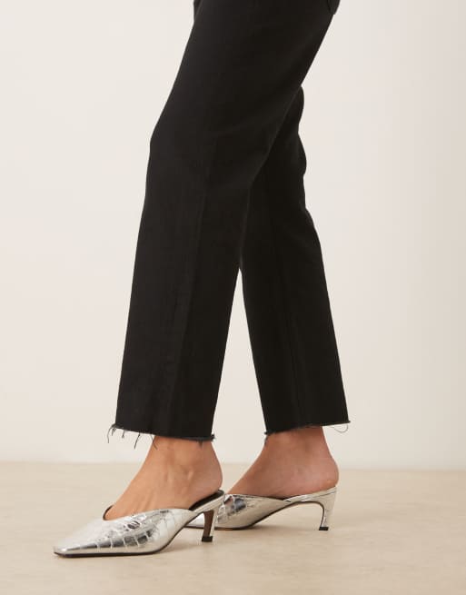 ASOS DESIGN - Storm - Sølvfarvede mules med mellemhøj hæl, spids tå og krokodilletekstur, 2 af 4