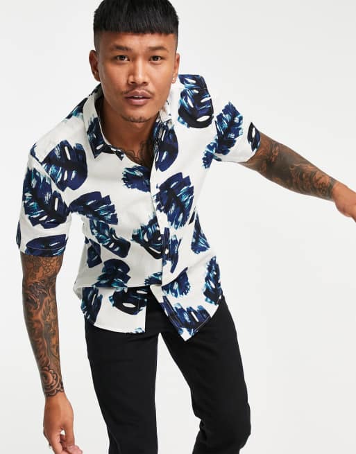 ASOS DESIGN – Stort lövmönstrad linneskjorta med standardkrage och regular passform