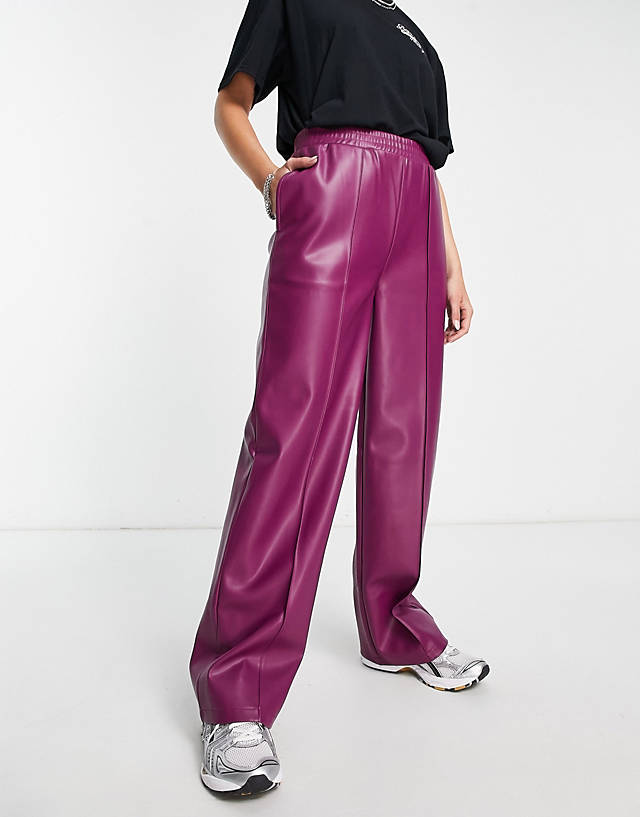 ASOS DESIGN - straight faux leather jogger trouser in plum