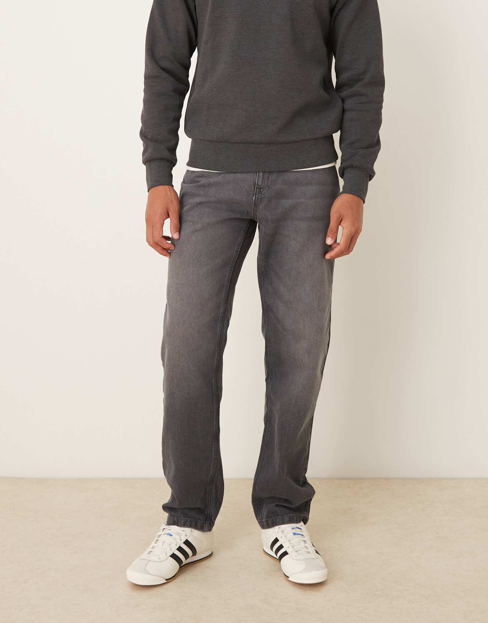 ДИЗАЙНЕРСКИЕ джинсы прямого кроя ASOS с плотной стиркой серого цвета