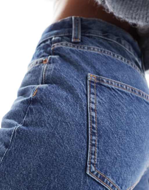 ASOS DESIGN – Straight Jeans in Mittelblau mit mittelhohem Bund, 2 von 5
