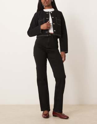 ASOS DESIGN - Straight Jeans in Schwarz mit gedrehter Naht und Comfort-Stretch