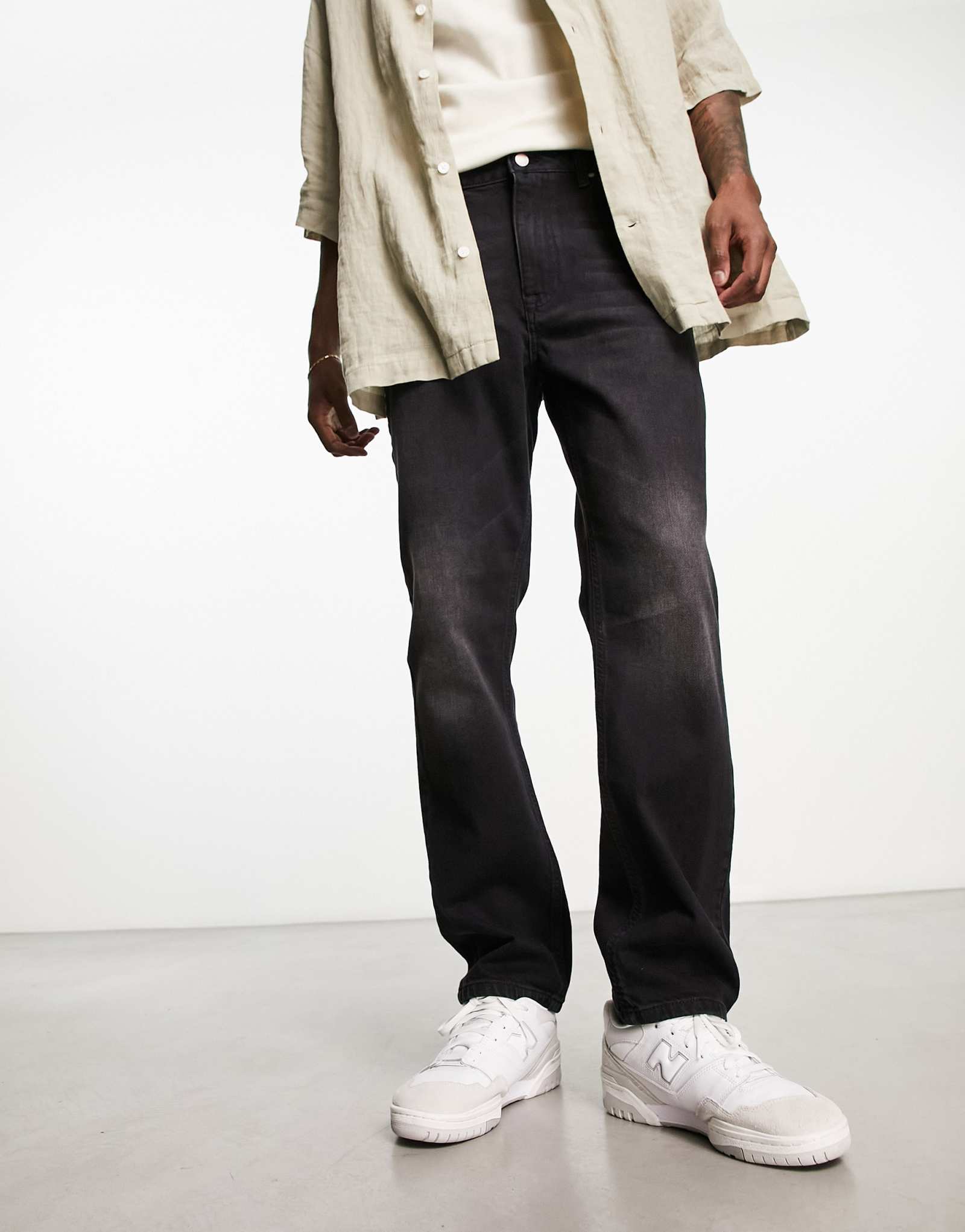 ДИЗАЙНЕРСКИЕ джинсы ASOS с прямыми штанинами и стрейчем в винтажном стираном черном цвете