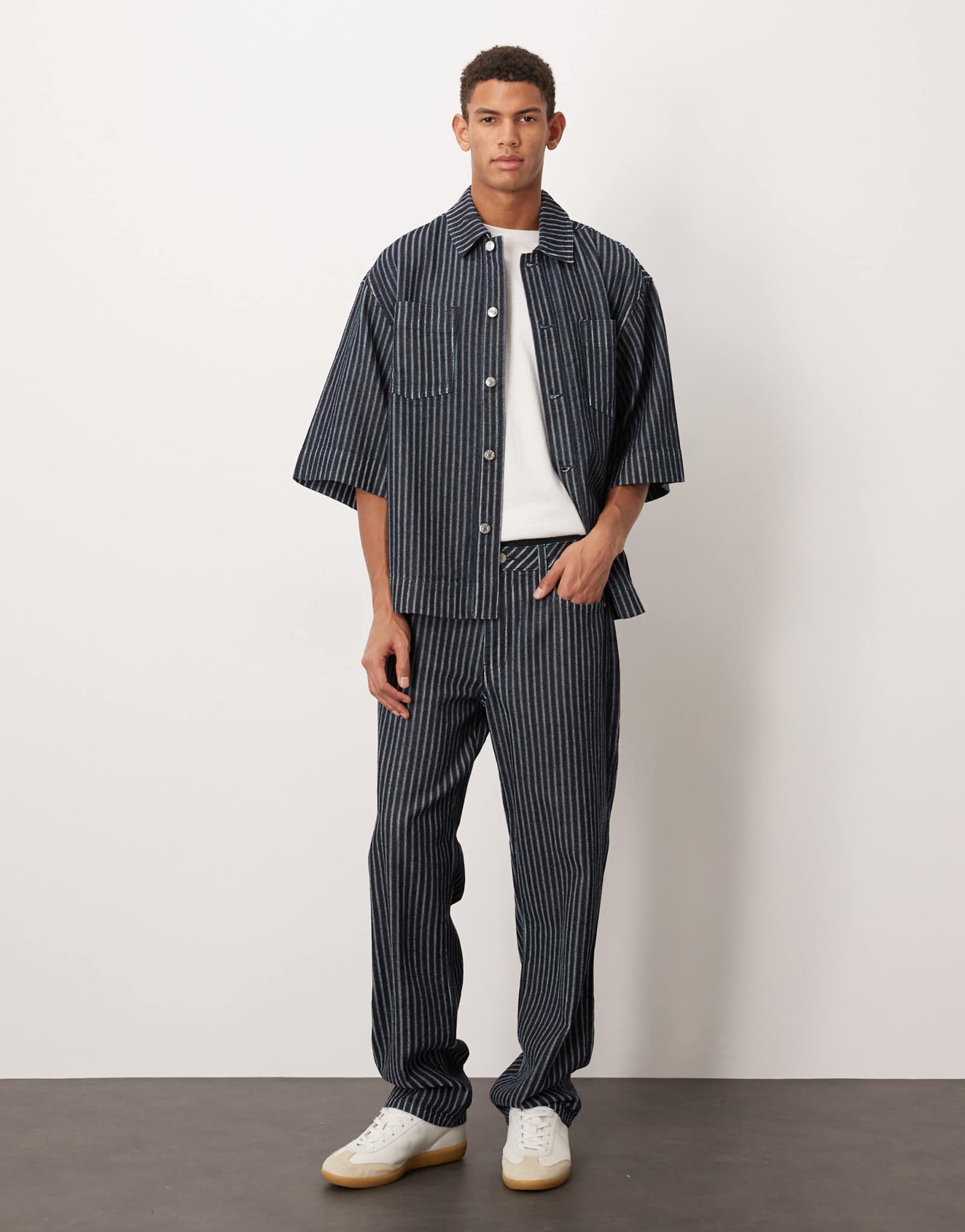 Дизайнерские джинсы ASOS с прямыми штанинами в полоску из необработанной стирки - часть комплекта