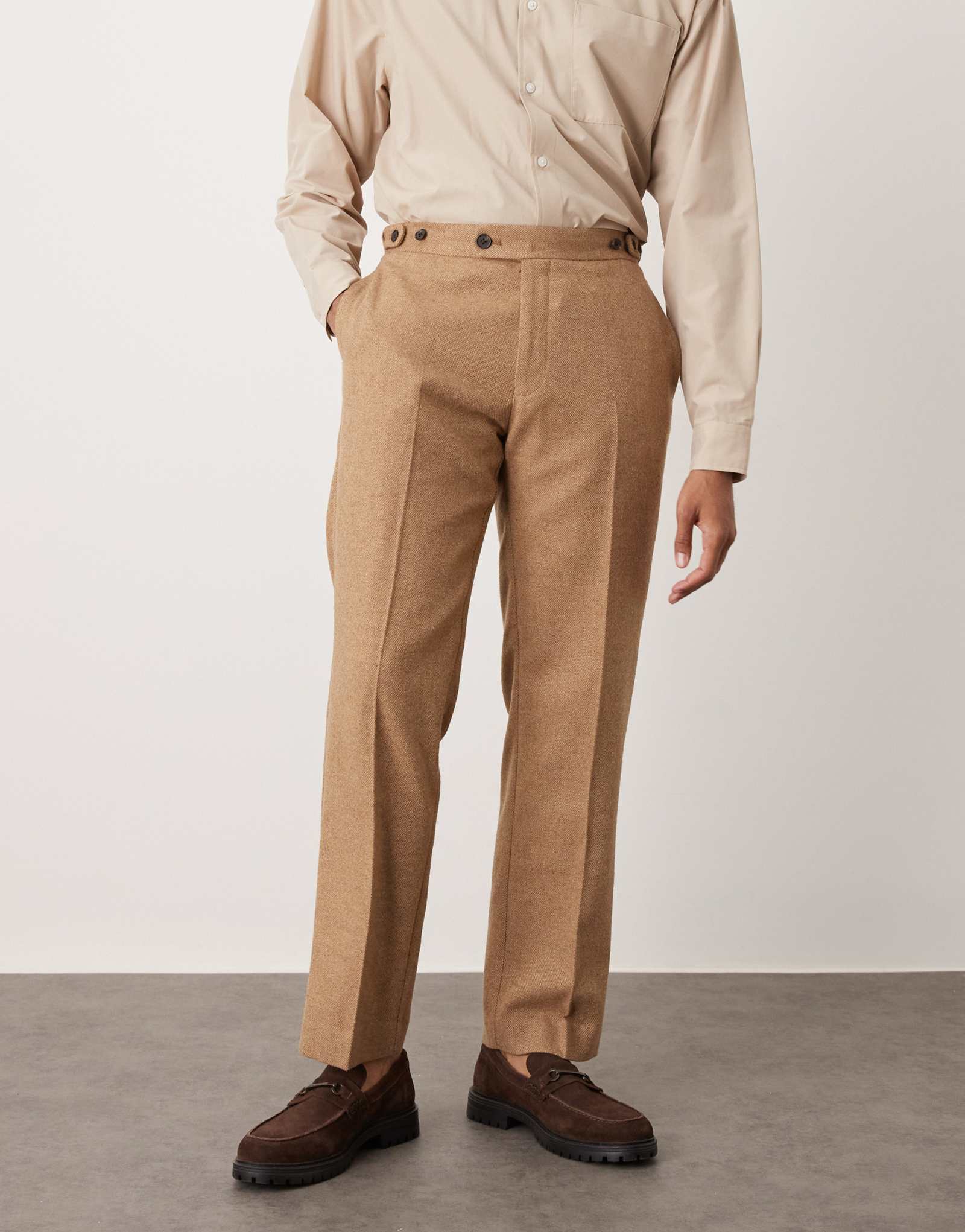 Дизайнерские брюки ASOS прямого кроя из смеси шерсти верблюжьего цвета с регулировкой по бокам