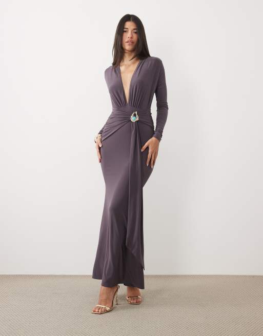 ASOS DESIGN stram maxikjole med dyb udskæring og guldkant i charcoal, 2 af 4