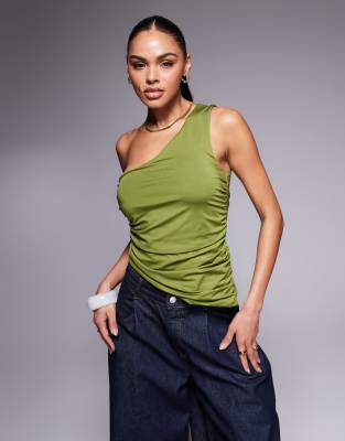 ASOS DESIGN - Stram og kakifarvet oneshoulder-top med rynkede sider, asymmetrisk kant og dobbeltstropper - view 1