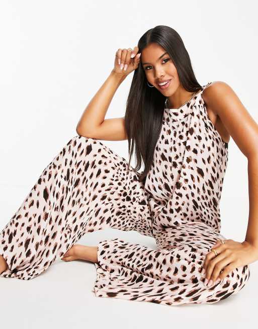 ASOS DESIGN - Strand jumpsuit met wijde pijpen en gestrikte schouders in dierenprint