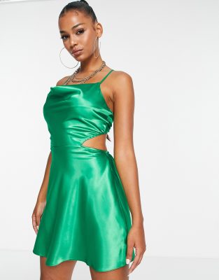 ASOS DESIGN - Strand-Minikleid in Grün mit Schnürung hinten und Camisole-Trägern