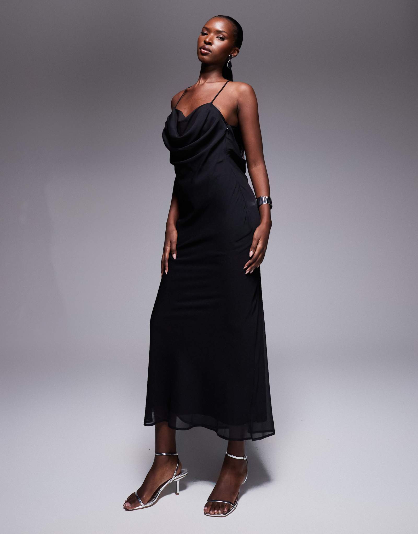 ДИЗАЙНЕРСКОЕ облегающее платье миди на бретельках ASOS с вырезом лодочкой и вставками по бокам черного цвета