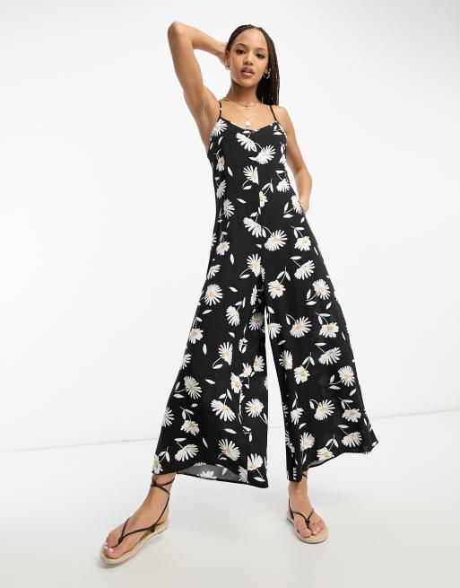 https://images.asos-media.com/products/asos-design-strappy-culotte-jumpsuit-in-large-daisy-print/204164798-1-daisyprint?$n_640w$&wid=513&fit=constrain