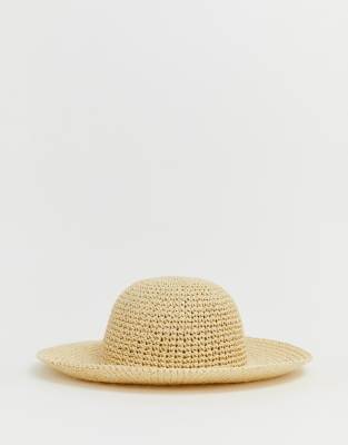 small brim floppy hat