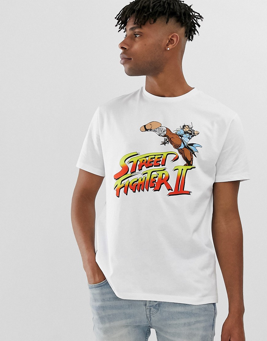 ASOS DESIGN - Street Fighter - T-shirt vestibilità comoda con stampa sul petto-Bianco