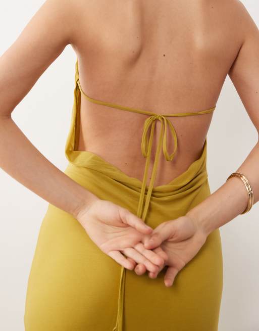 ASOS DESIGN stretch chiffon hoogsluitende racer fishtail maxi jurk met ingezette godetdetails in mosterdgeel, 3 van 4