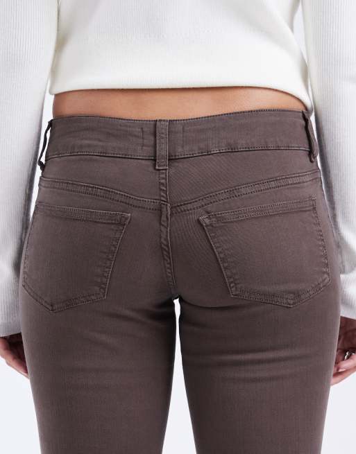 ASOS DESIGN – Stretch-Schlaghose in Schokobraun mit Laschen- und Knopfdetail, 4 von 5