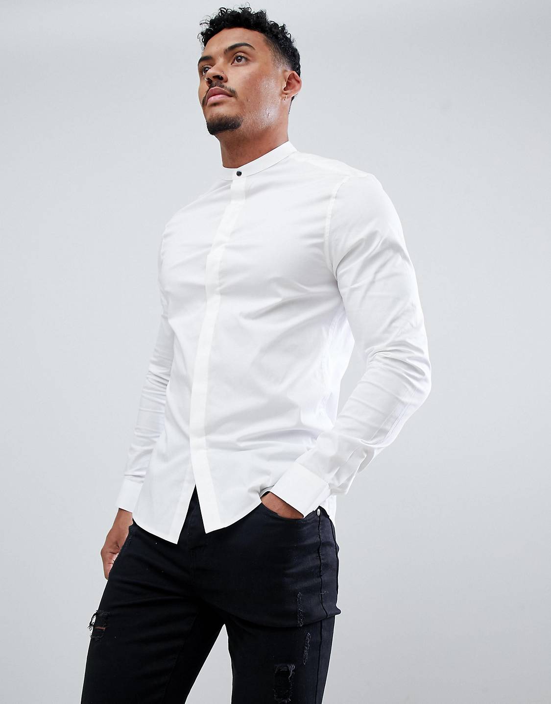 Рубашка стрейч. Асос белая рубашка с воротником. Рубашка ASOS Design мужские. Асос белая мужская рубашка. Приталенная рубашка мужская.