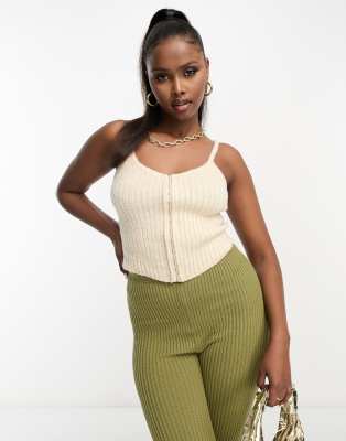 ASOS DESIGN - Strick-Camisole aus Bouclé-Garn in Steinfarben mit Korsagendetail-Neutral