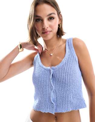 ASOS DESIGN - Strick-Camisole in Babyblau mit Knopfleiste und strukturierter Naht