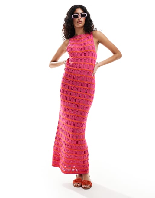 ASOS DESIGN – Strick-Maxikleid in Rosa und Orange gestreift mit U-Boot-Ausschnitt und strukturiertem Wellenmuster
