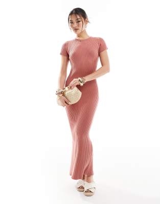 ASOS DESIGN - Strick-Midaxikleid mit Rundhalsausschnitt aus Rippstrick in Rosa