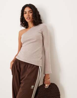 ASOS DESIGN - Strick-Oberteil in Mokka mit One-Shoulder-Träger und Raffung-Brown