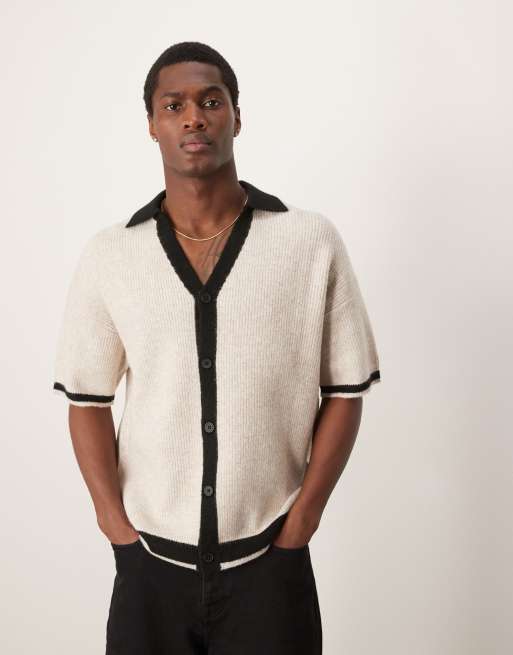 ASOS DESIGN – Strick-Polohemd in Ecru mit durchgehender Knopfleiste und kontrastierenden Nähten