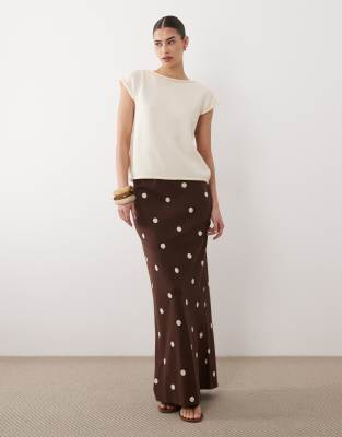 ASOS DESIGN - Strick-T-Shirt in Ecru mit Rollsaum-Weiß