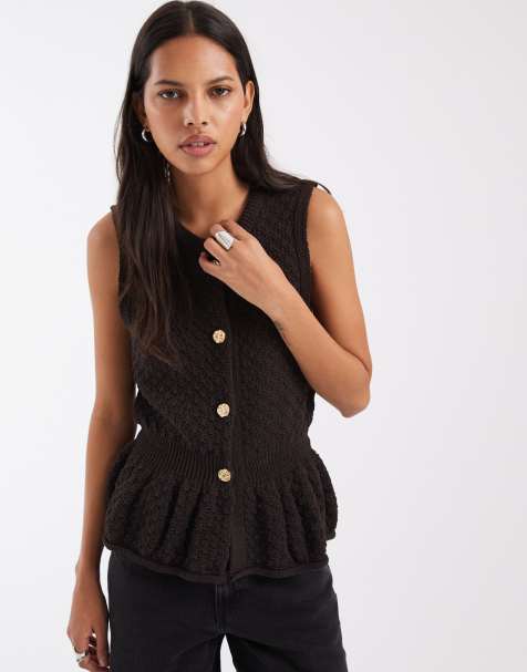 ASOS DESIGN Strick-Top mit goldfarbenen Knopfdetails in Schokobraun - view 1