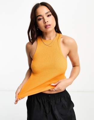 ASOS DESIGN - Strick-Trägertop in Orange mit Ringerrücken