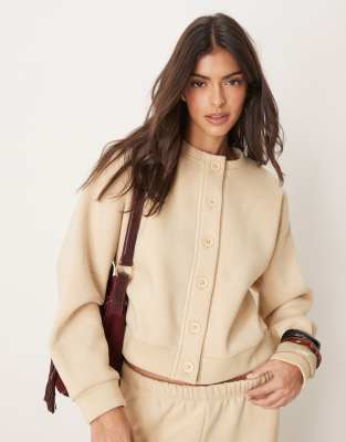 ASOS DESIGN - Strickjacke aus Sweatstoff in Hellbeige mit Rundhalsausschnitt, Kombiteil-Neutral