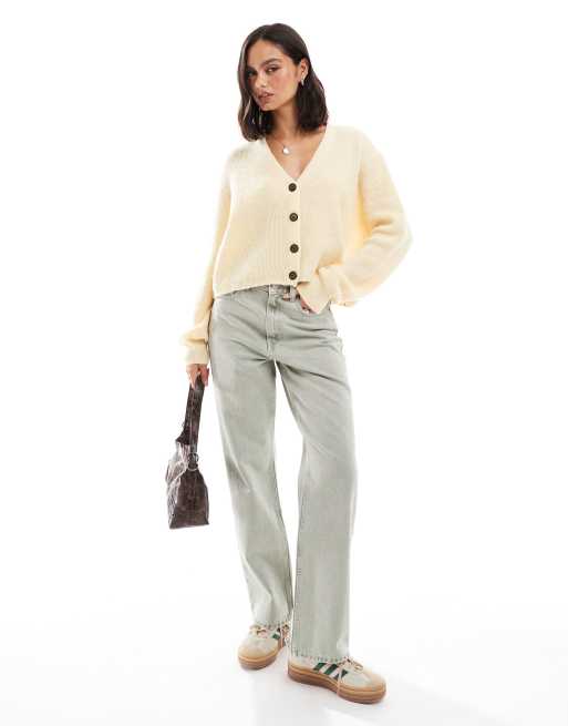 ASOS DESIGN – Strickjacke im lockerem Strick-Look in Buttermilch mit V-Ausschnitt