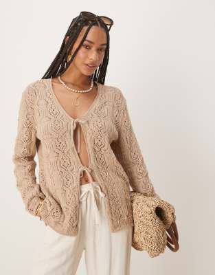 ASOS DESIGN - Strickjacke in Beige mit V-Ausschnitt und Bindeband vorne-Neutral