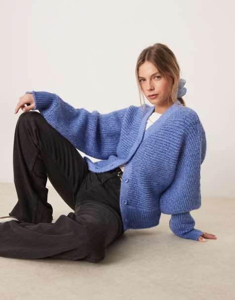 ASOS DESIGN – Strickjacke in Blau mit V-Ausschnitt und Fledermausärmeln - view 1