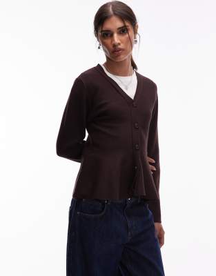 ASOS DESIGN - Strickjacke in Braun mit geformtem Saum-Brown