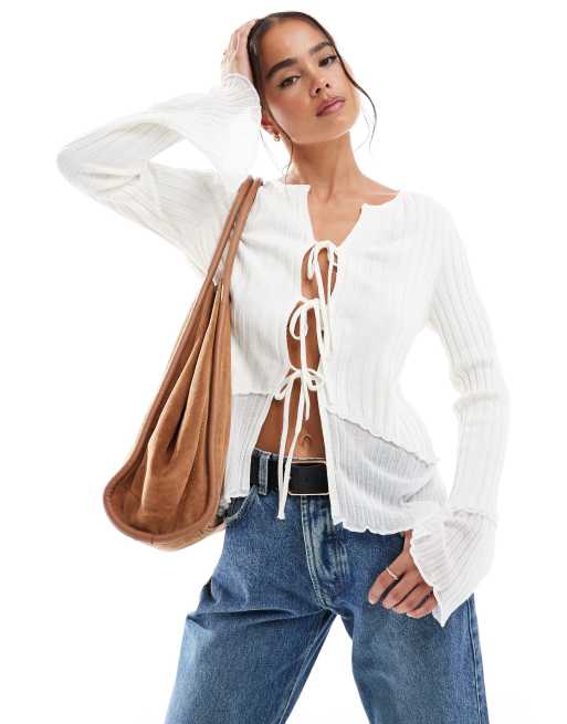ASOS DESIGN – Strickjacke in Cremeweiß mit transparentem Saum und Bindeband vorne