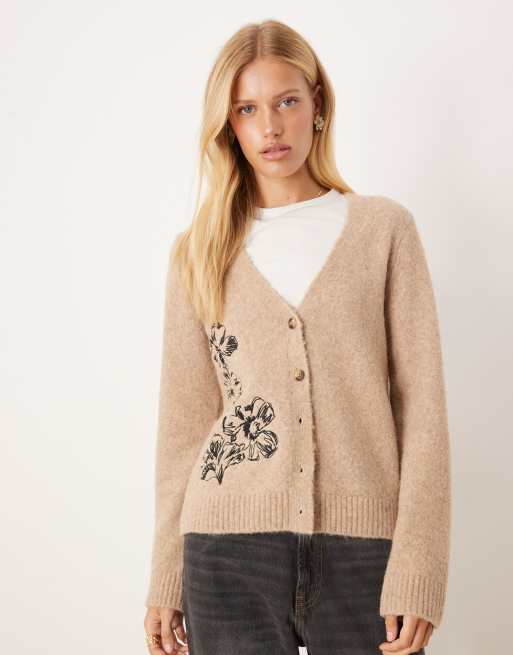 ASOS DESIGN – Strickjacke in Ecru aus Wollmix mit Blumen-Stickerei