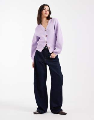 ASOS DESIGN - Taillierte, strukturierte Strickjacke in Flieder-Lila