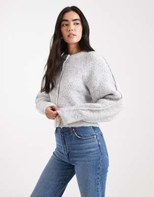 ASOS DESIGN - Strickjacke in Hellgrau mit Ziernaht und Rundhalsausschnitt