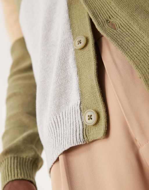 ASOS DESIGN – Strickjacke in Khaki mit Farbblock-Design, durchgehender Knopfleiste und Kragen, 4 von 4